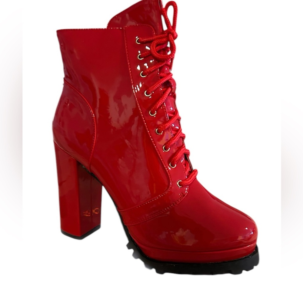 Wild Diva Lace Up Lug Sole Chunky boot